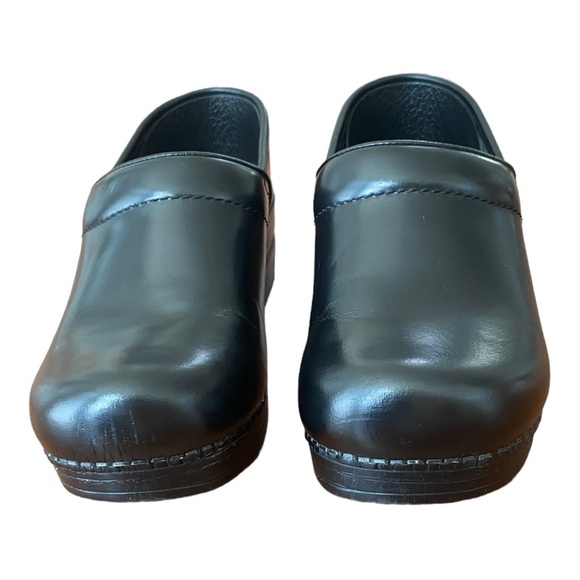 Dansko Shoes - Dansko professional clogs in Black Cabrio Clog, size EU 37, US 6